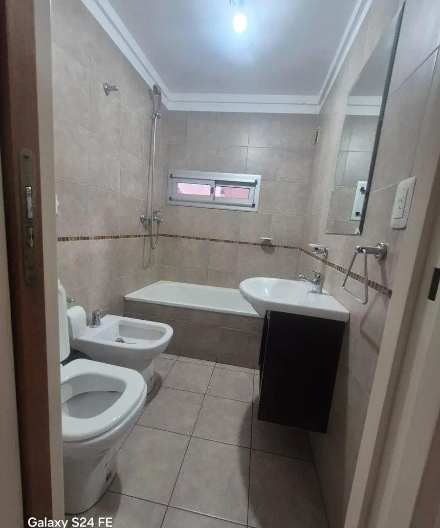 Departamento 2 amb en alquiler Fte-balcón Lanusita 3