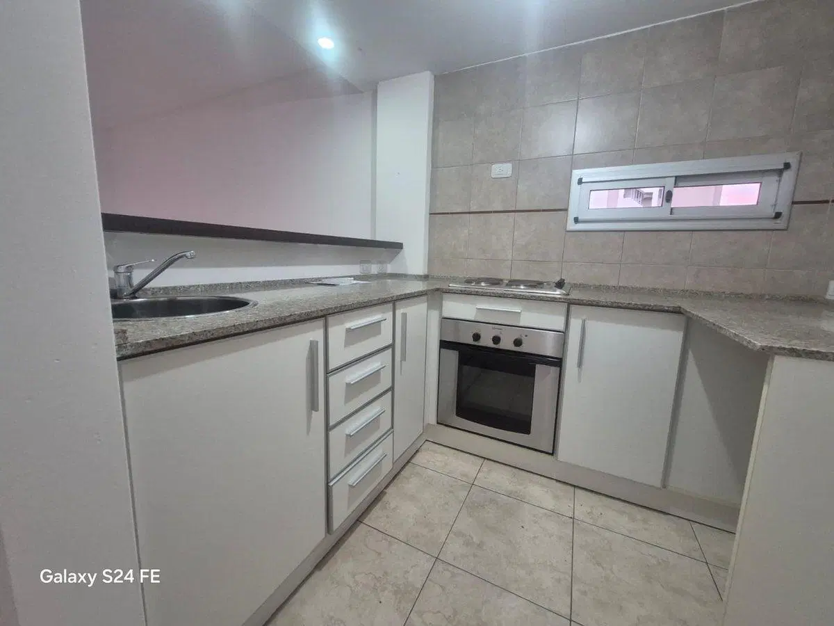 Departamento 2 amb en alquiler Fte-balcón Lanusita 2