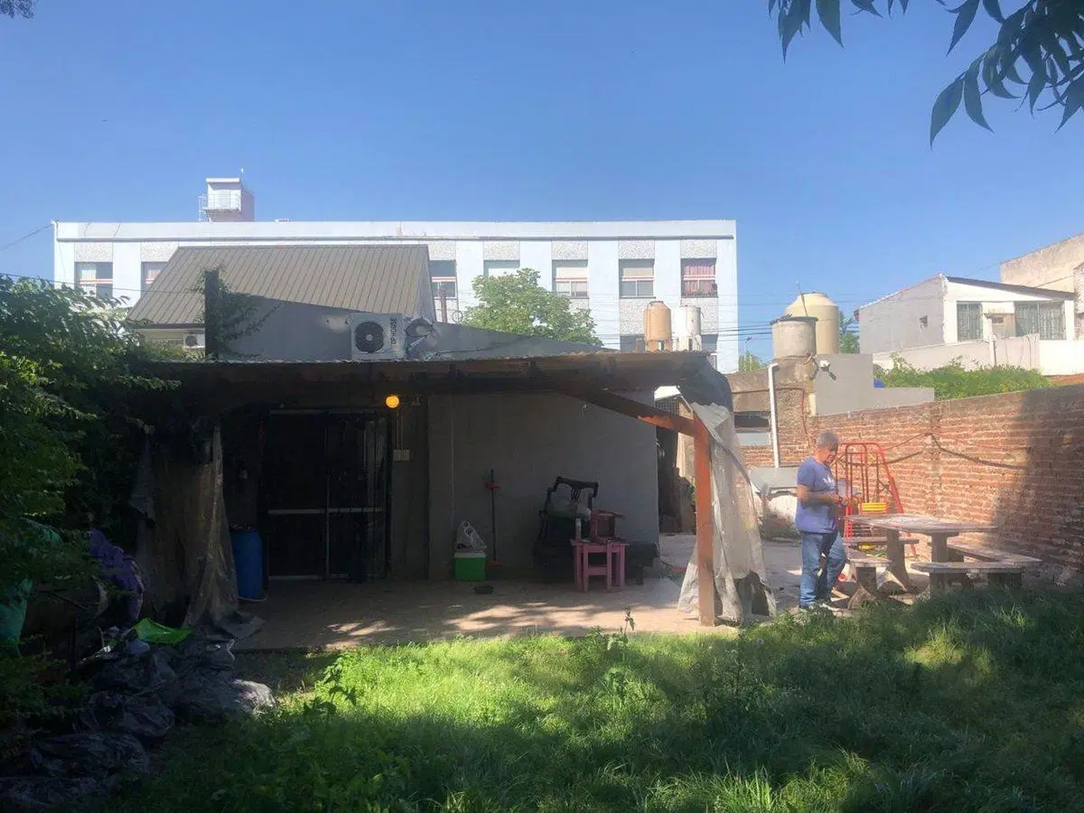 PH EN VENTA EN C/FRENTE CON AMPLIO JARDÍN LANUS O. 2