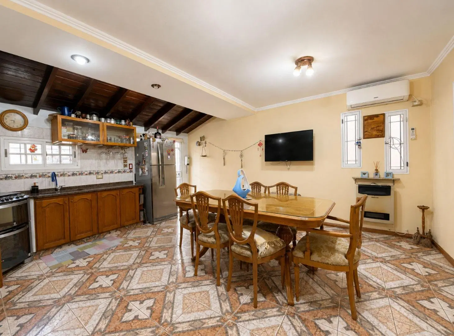 CHALET 4 AMB C/JARDÍN, PARRILLA, GARAJE Y LAVADERO 4