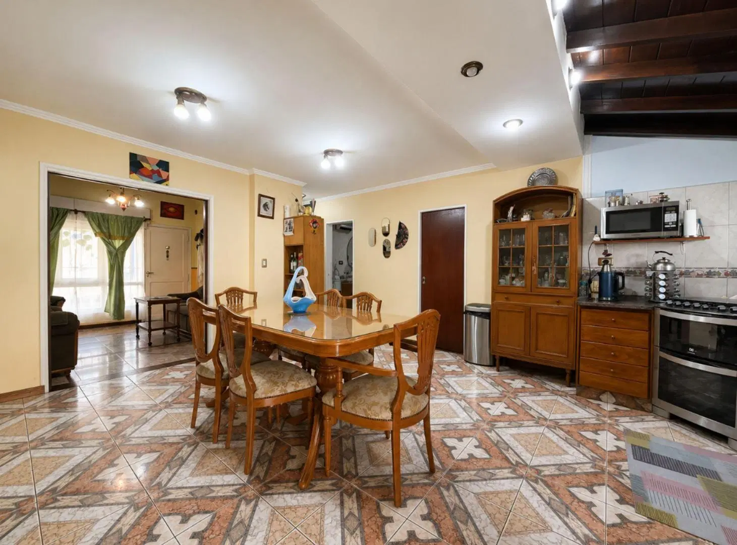 CHALET 4 AMB C/JARDÍN, PARRILLA, GARAJE Y LAVADERO 3