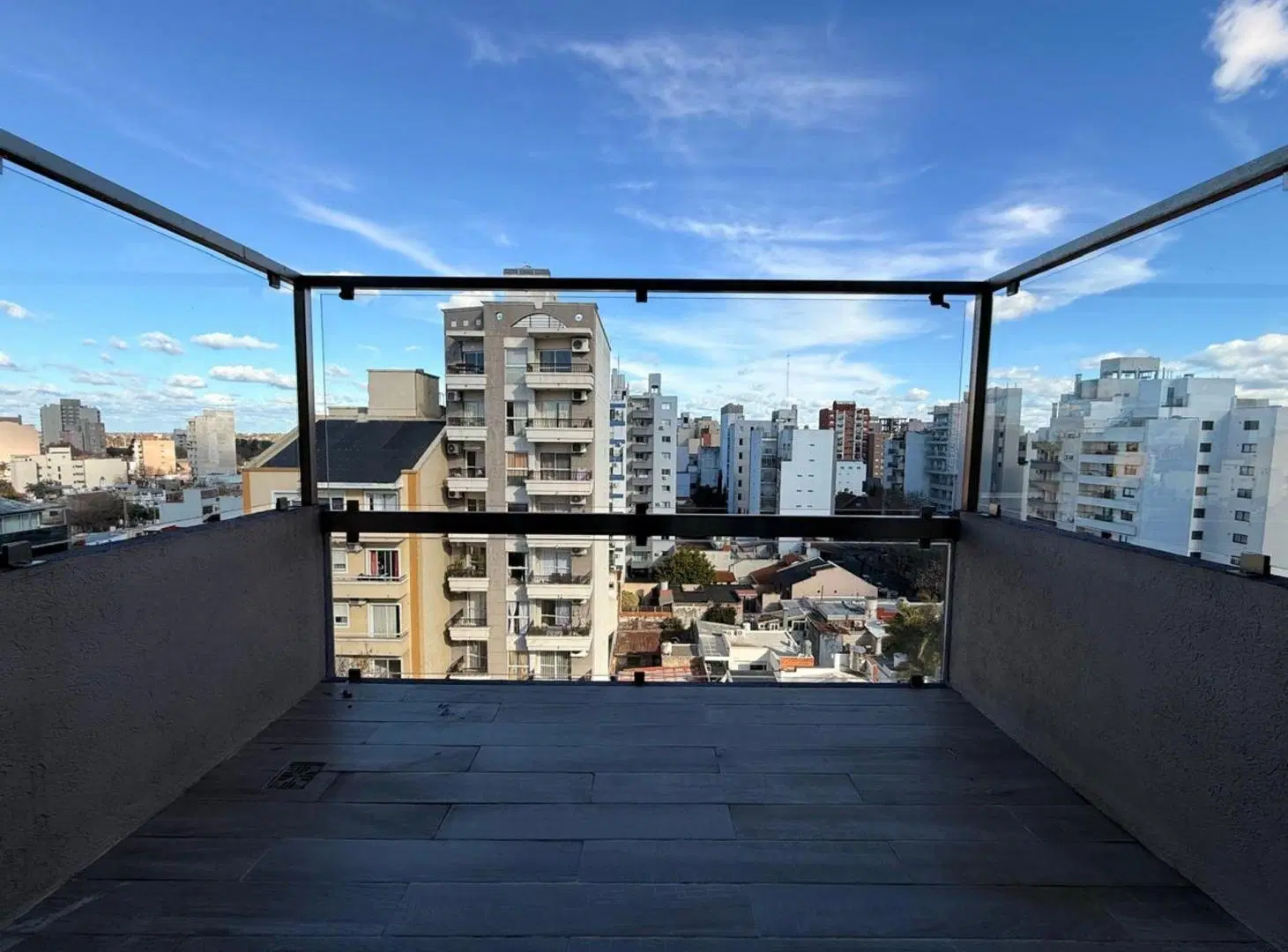 VENTA EXCLUSIVA PISO 4 AMB. CON TERRAZA - LANÚS 2