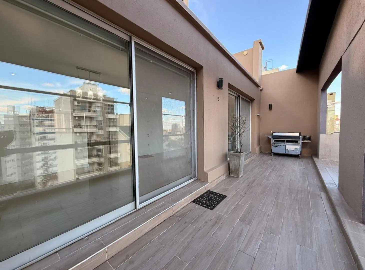 VENTA EXCLUSIVA PISO 4 AMB. CON TERRAZA - LANÚS 3