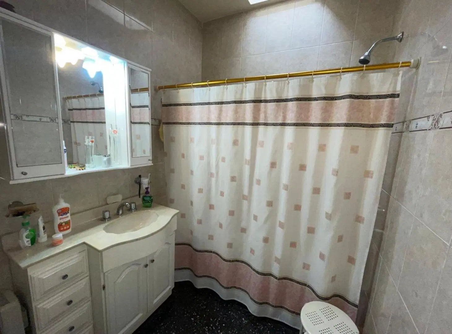 CASA EN VENTA CON COCHERA Y FONDO LIBRE-QUILMES 5