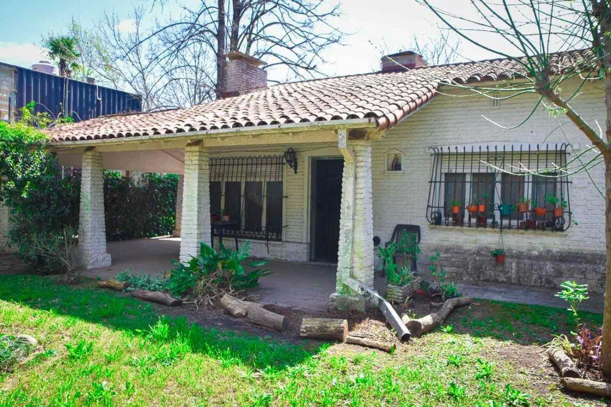 CASA BURZACO BARRIO CORIMAYO AMPLIO TERRENO 3