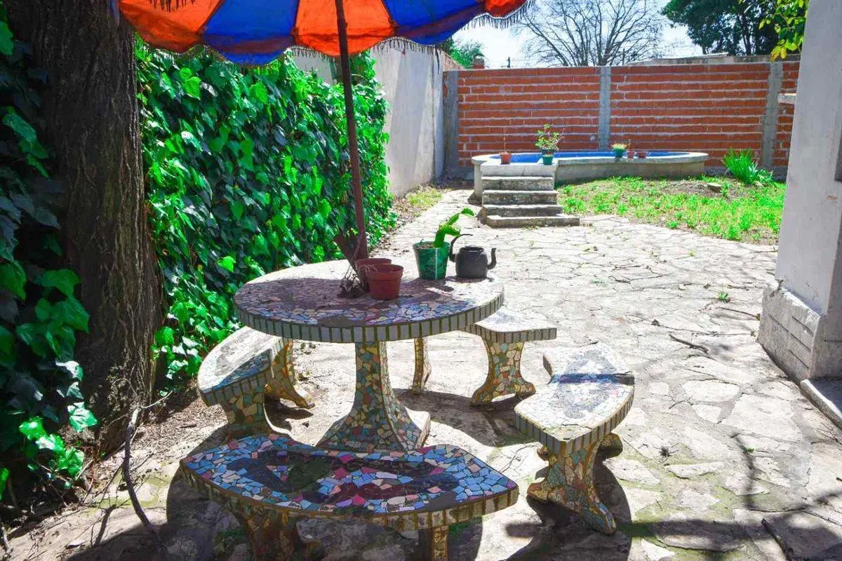 CASA BURZACO BARRIO CORIMAYO AMPLIO TERRENO 2