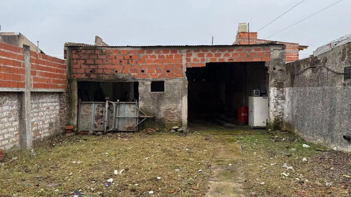 LOTE EN LANÚS ESTE CON GALPÓN A RECICLAR 2