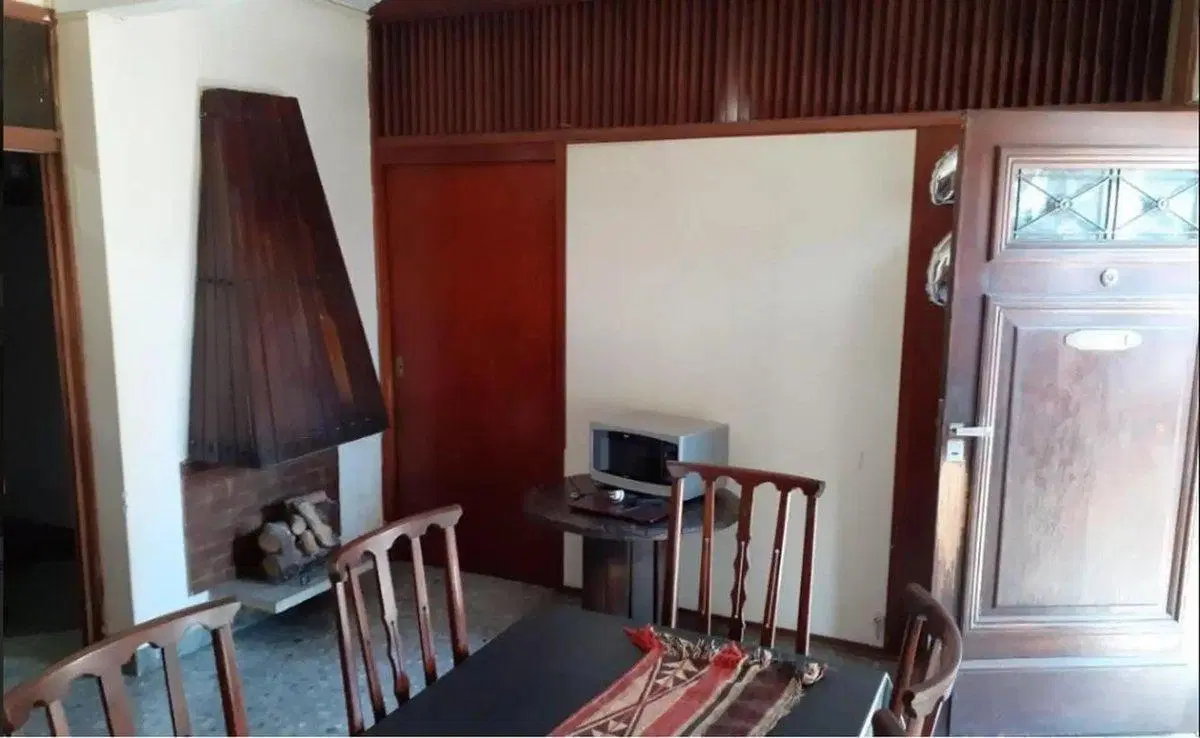 Casa en venta al frente, en 2 plantas Temperley E 3
