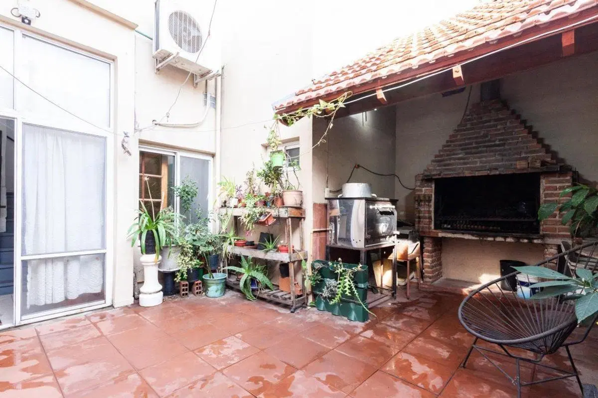 CASA DE 6 AMB CON PATIO ,GARAGE-APTO CREDITO 3