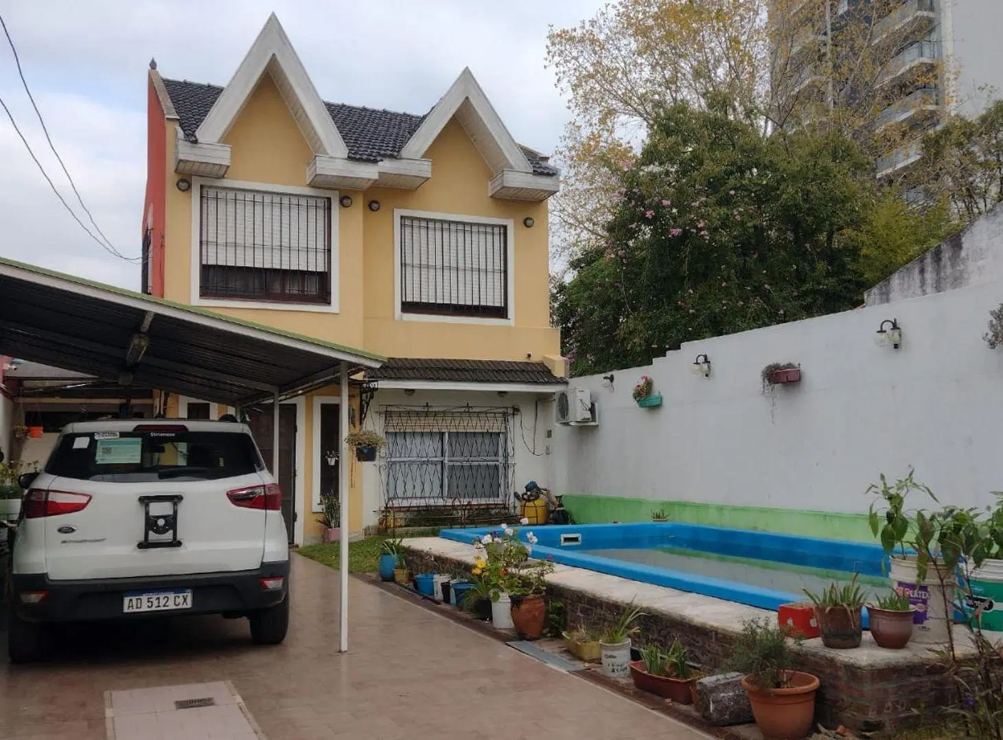 CASA EN VTA AMPLIAS DIMENSIONES MUY BIEN UBICADA. 3