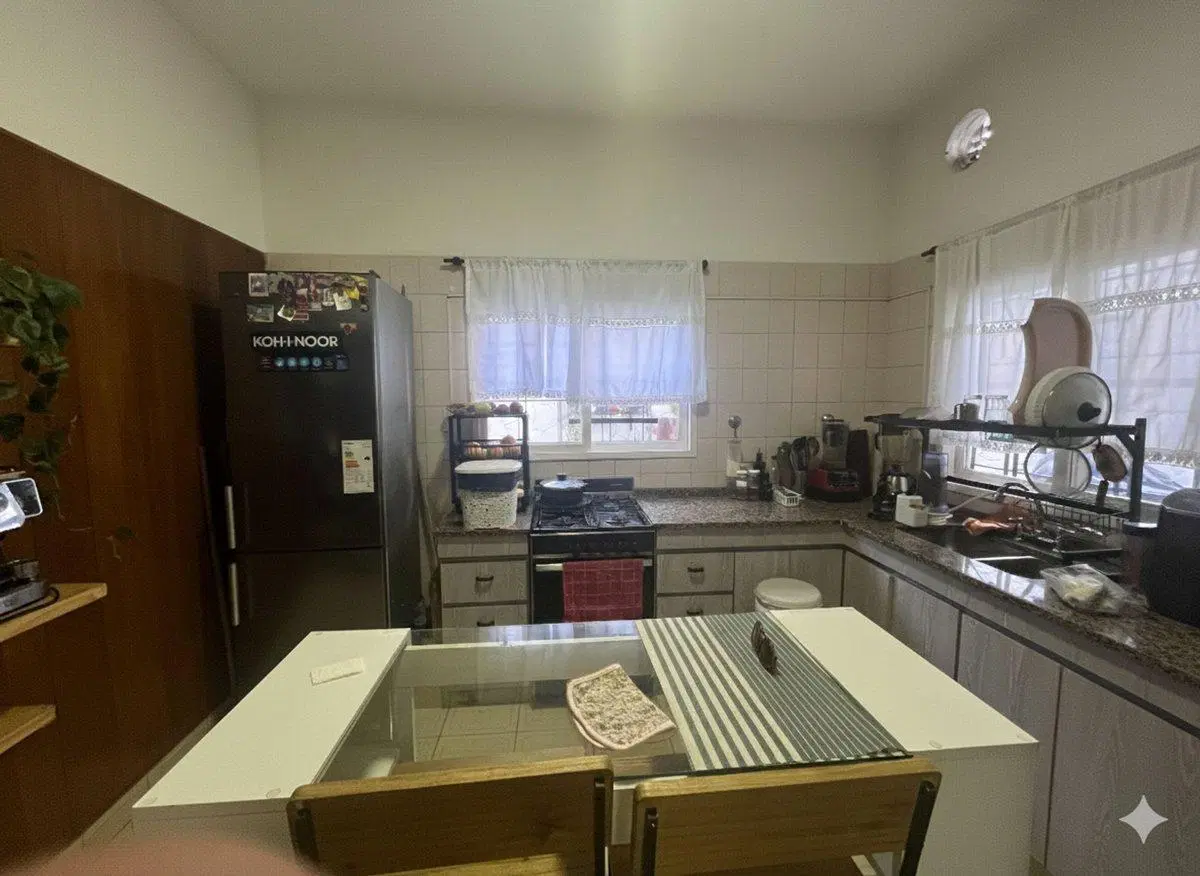 EXCELENTE CASA EN BANFIELD. APTA CREDITO 5