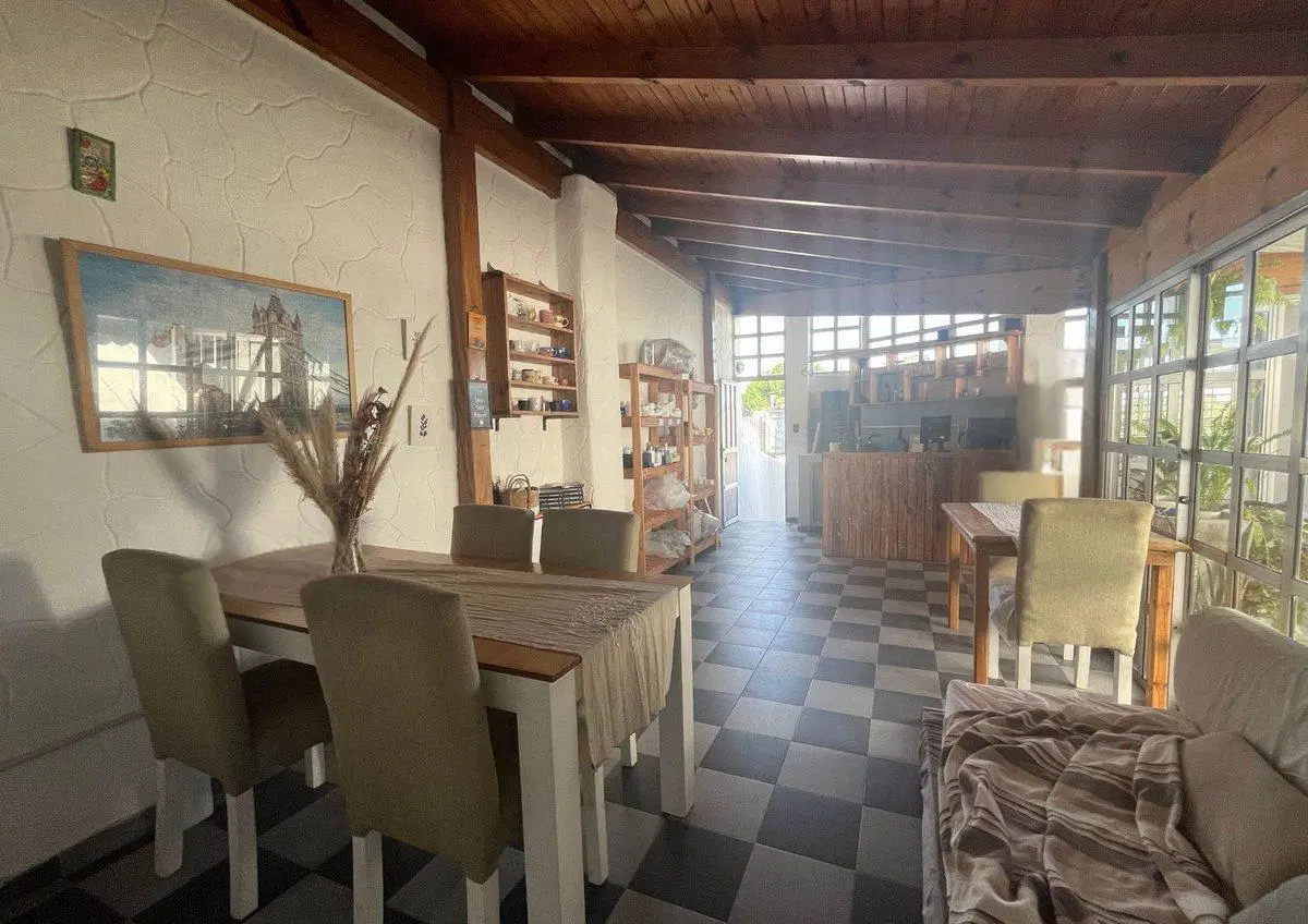 EXCELENTE CASA EN BANFIELD. APTA CREDITO 3
