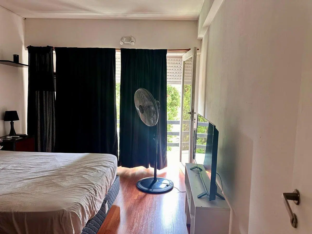 Adrogué Centro: 3 ambs. 72m², 3 balcones, cochera 5