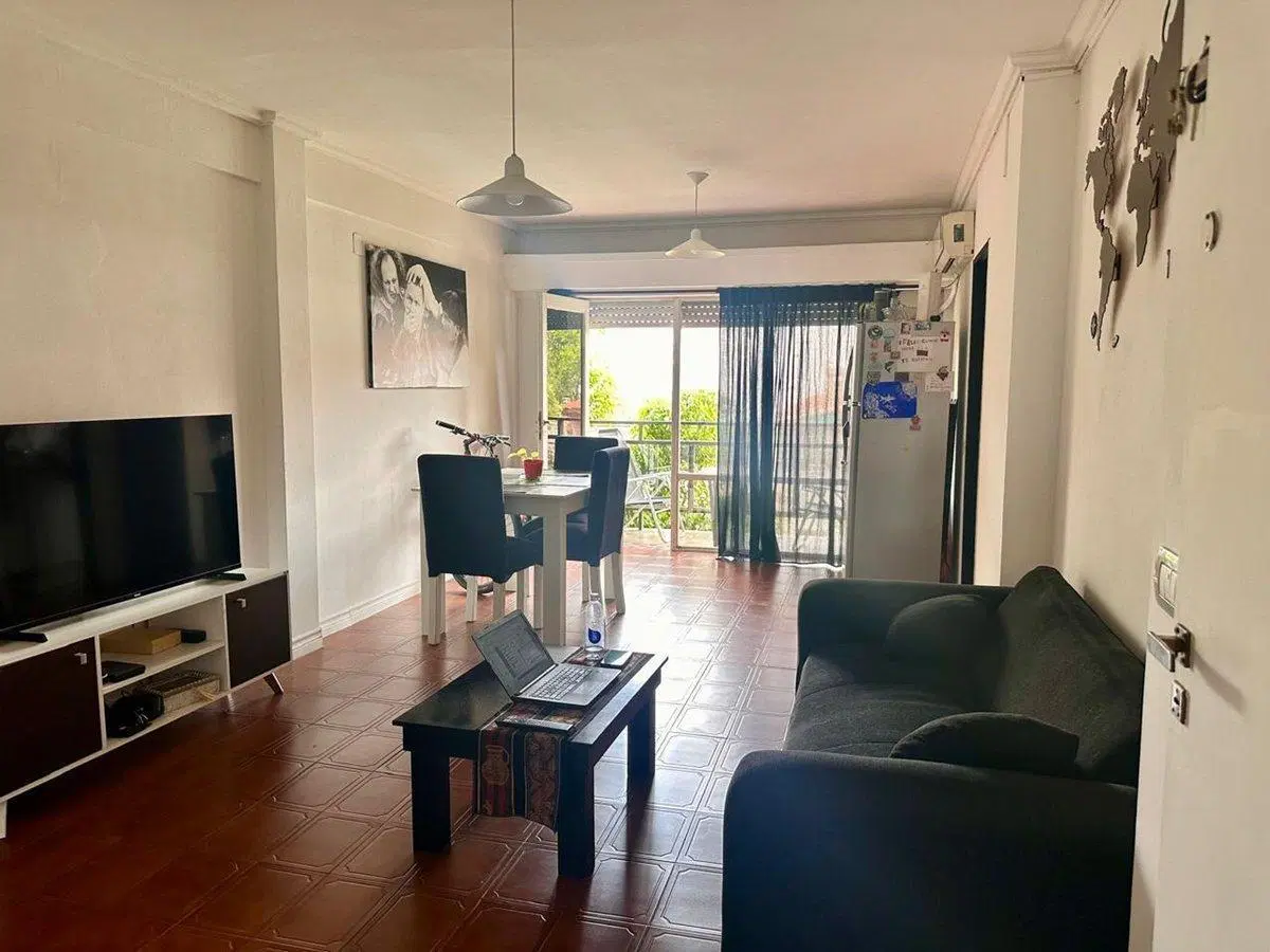 Adrogué Centro: 3 ambs. 72m², 3 balcones, cochera 4