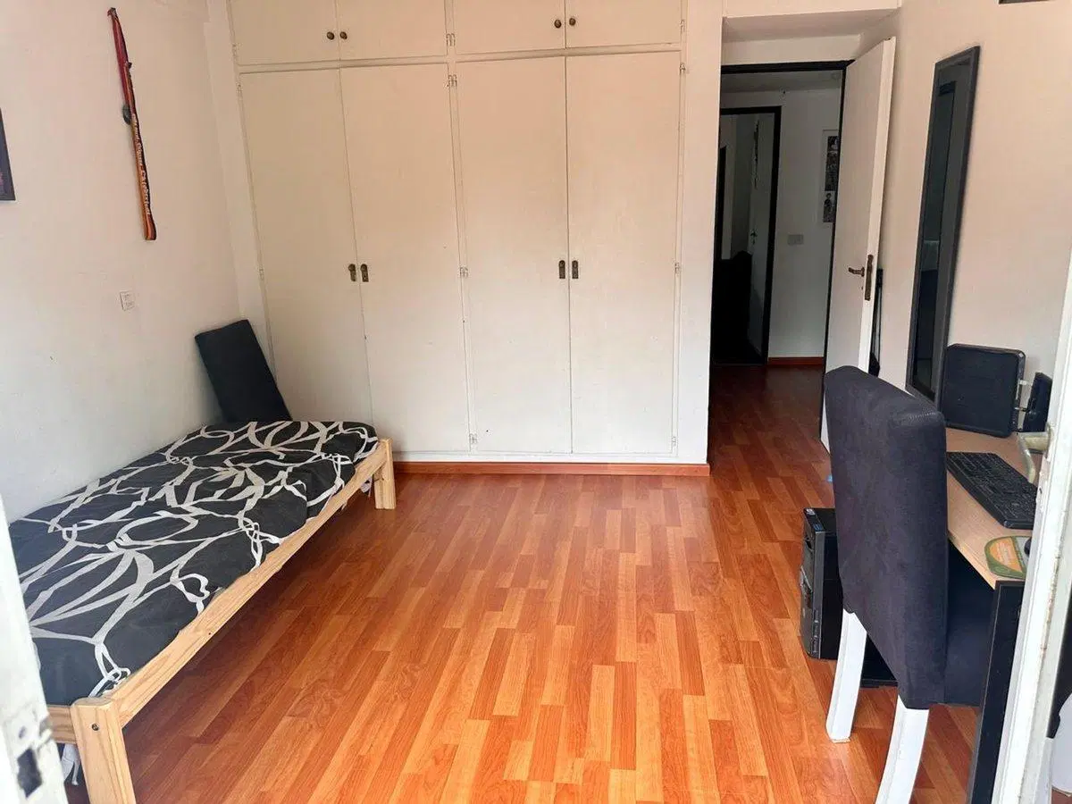 Adrogué Centro: 3 ambs. 72m², 3 balcones, cochera 2