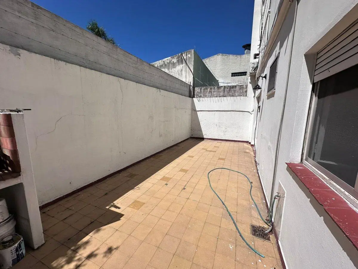 Hermoso Departamento con patio, excelente zona 4