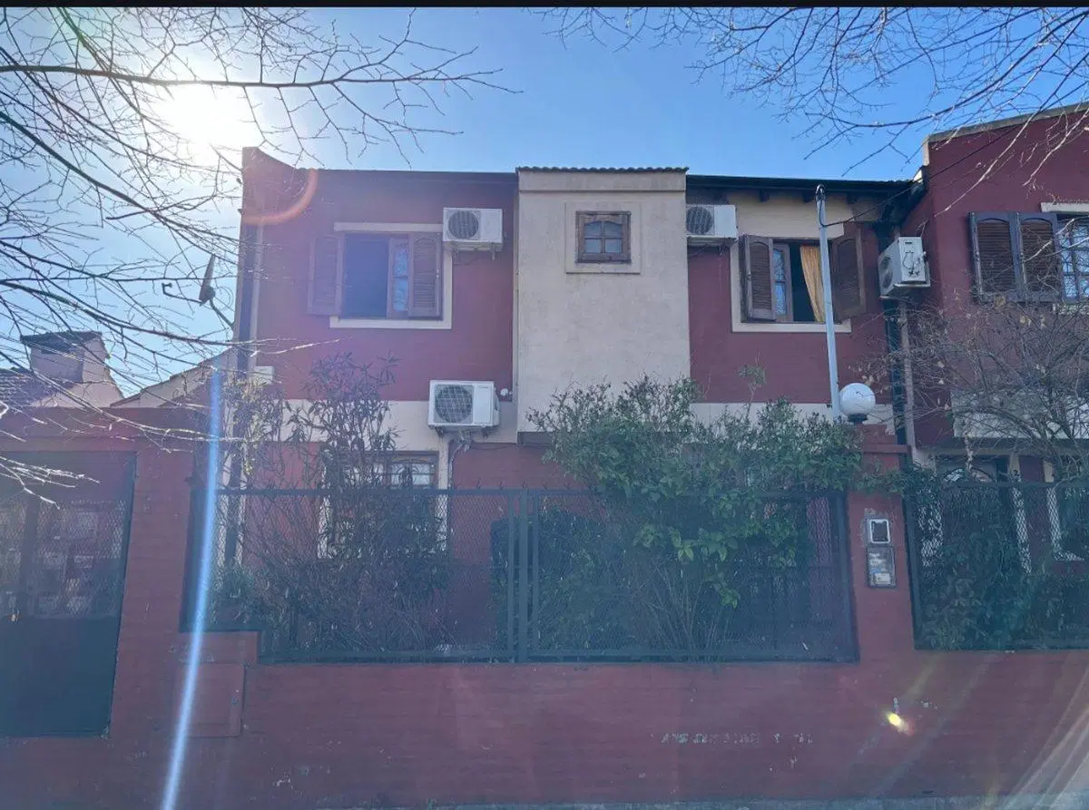 HERMOSO DUPLEX 3 AMB. AL FRENTE C/COCHERA Y JARDIN 5