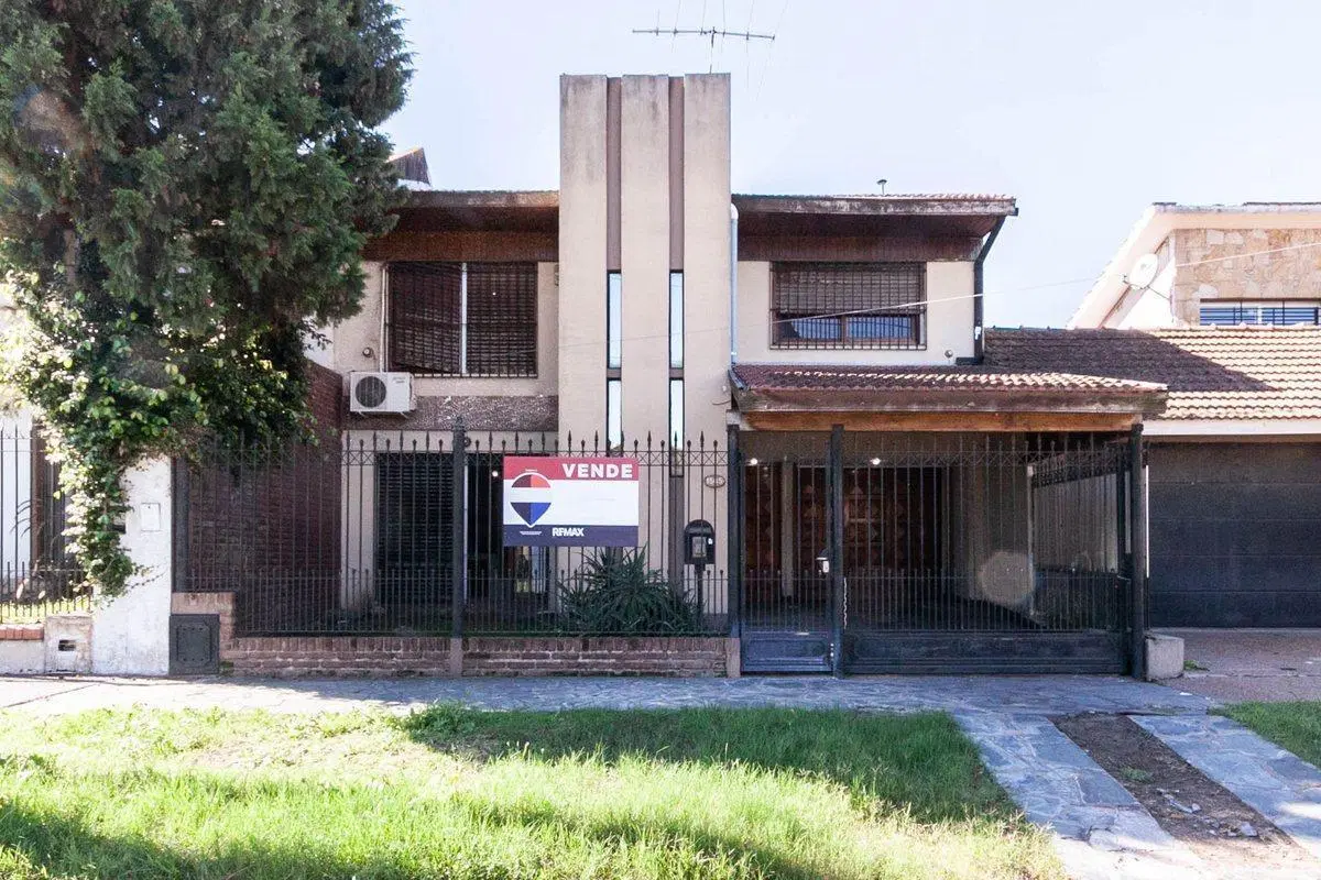 VENTA CHALET 2 PLANTAS 5 AMBIENTES CON QUINCHO 3
