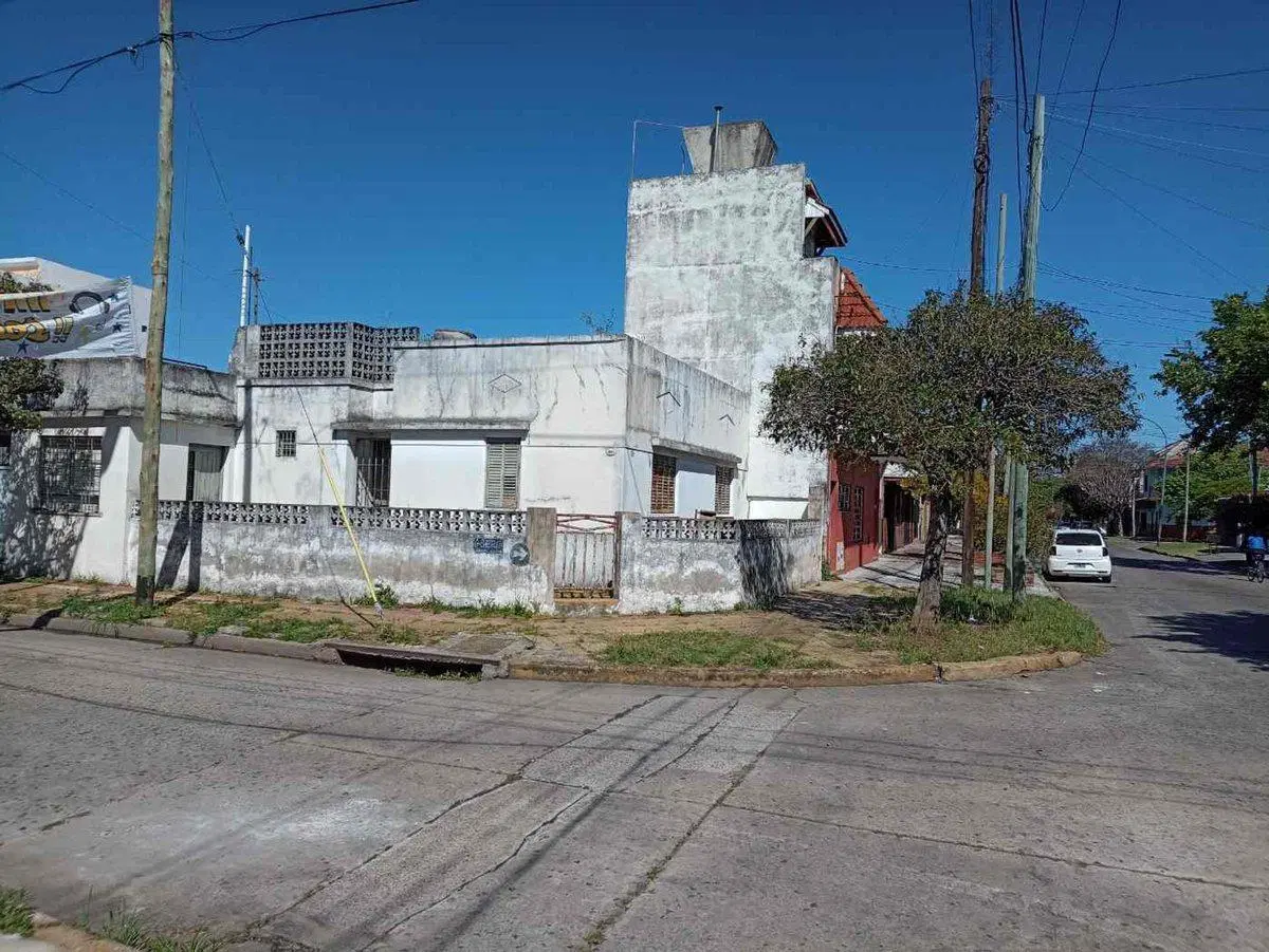 VTA DE CASA A REFACCIONAR DE AMPLIAS DIMENSIONES 5
