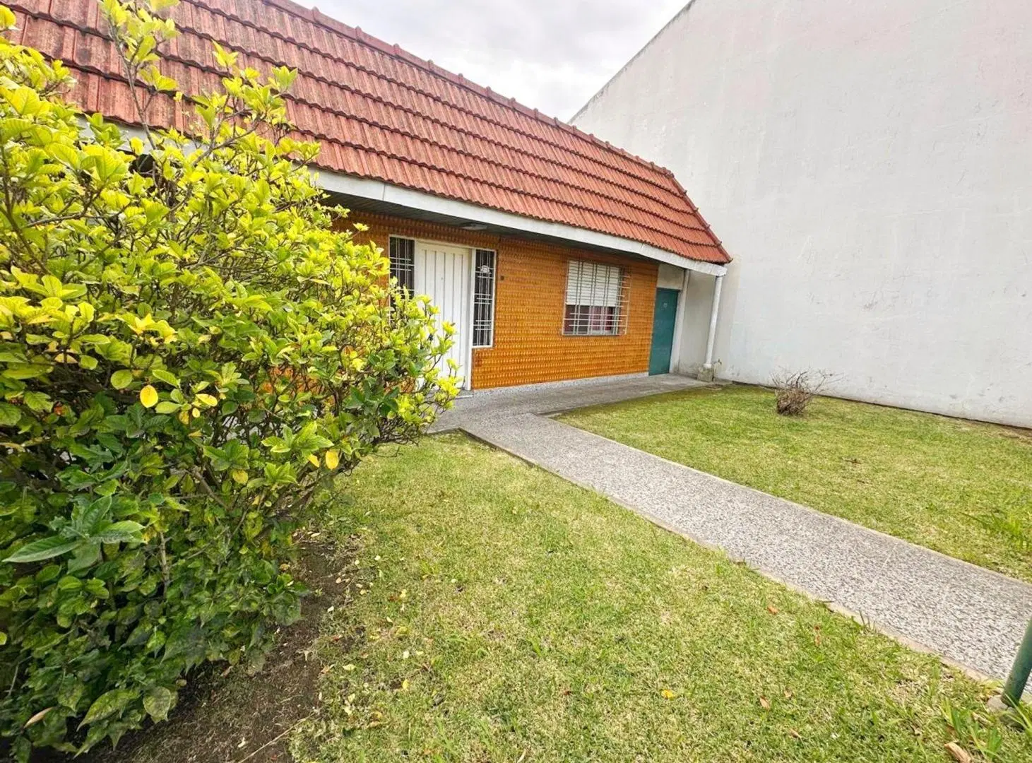 Venta casa 4 amb con patio 4
