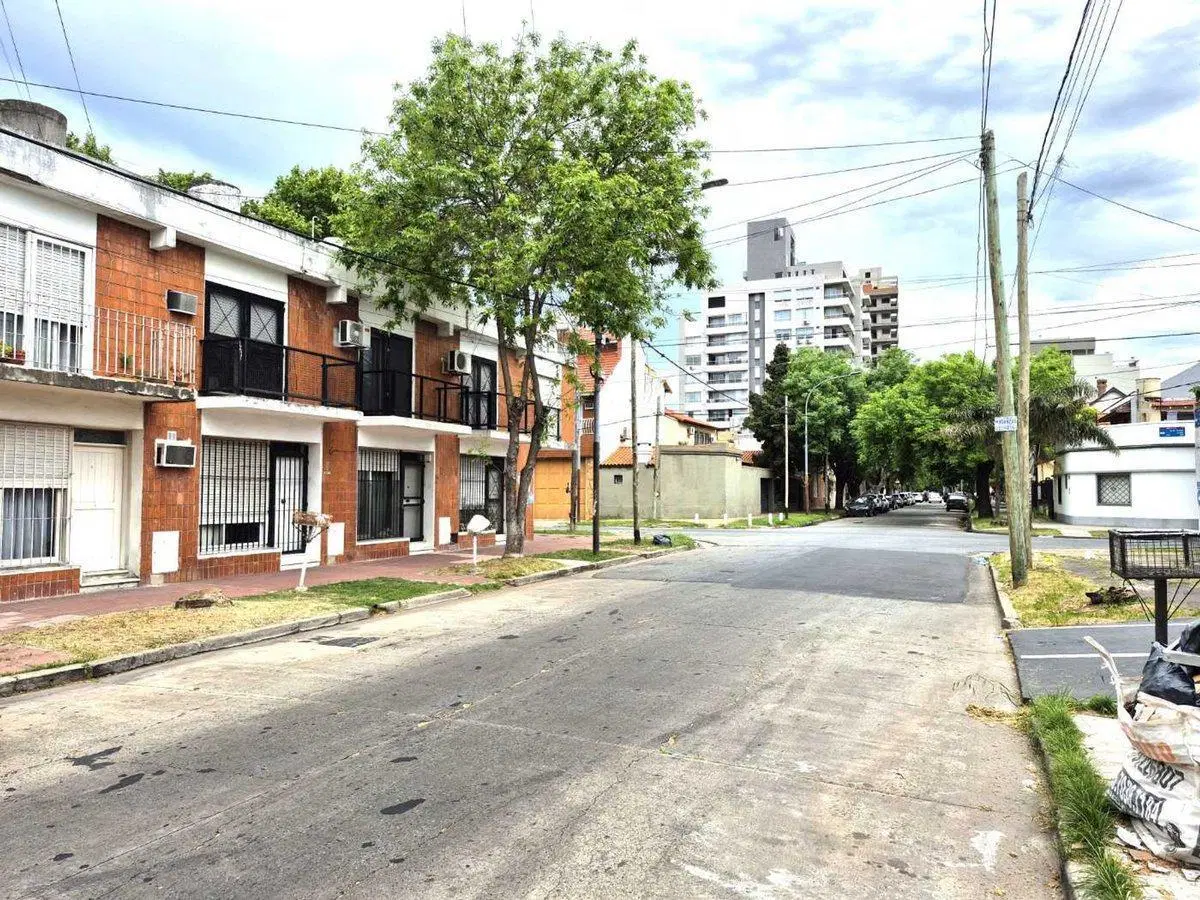 CASA 2 DORMITORIOS-GARAGE-LIVING-PATIO-LANUS ESTE 3