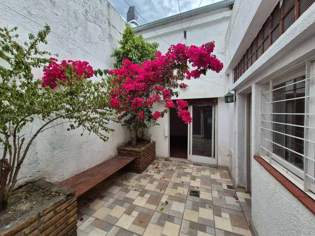 CASA 2 DORMITORIOS-GARAGE-LIVING-PATIO-LANUS ESTE 5