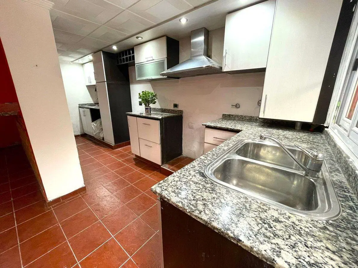 Venta de Excelente Casa 3 amb con Patio y cochera 2