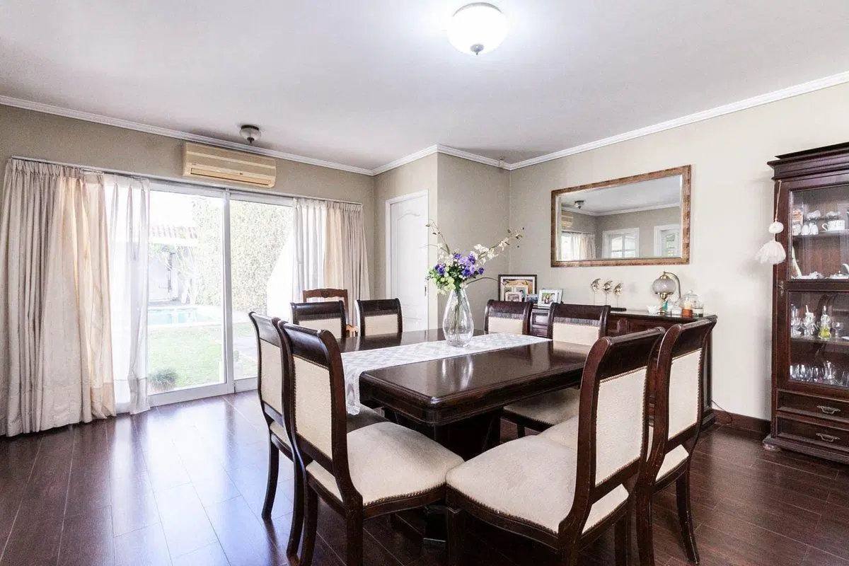 VENTA  CASA CON PISCINA+2 DPTOS+LOCAL LANUS CENTRO 3