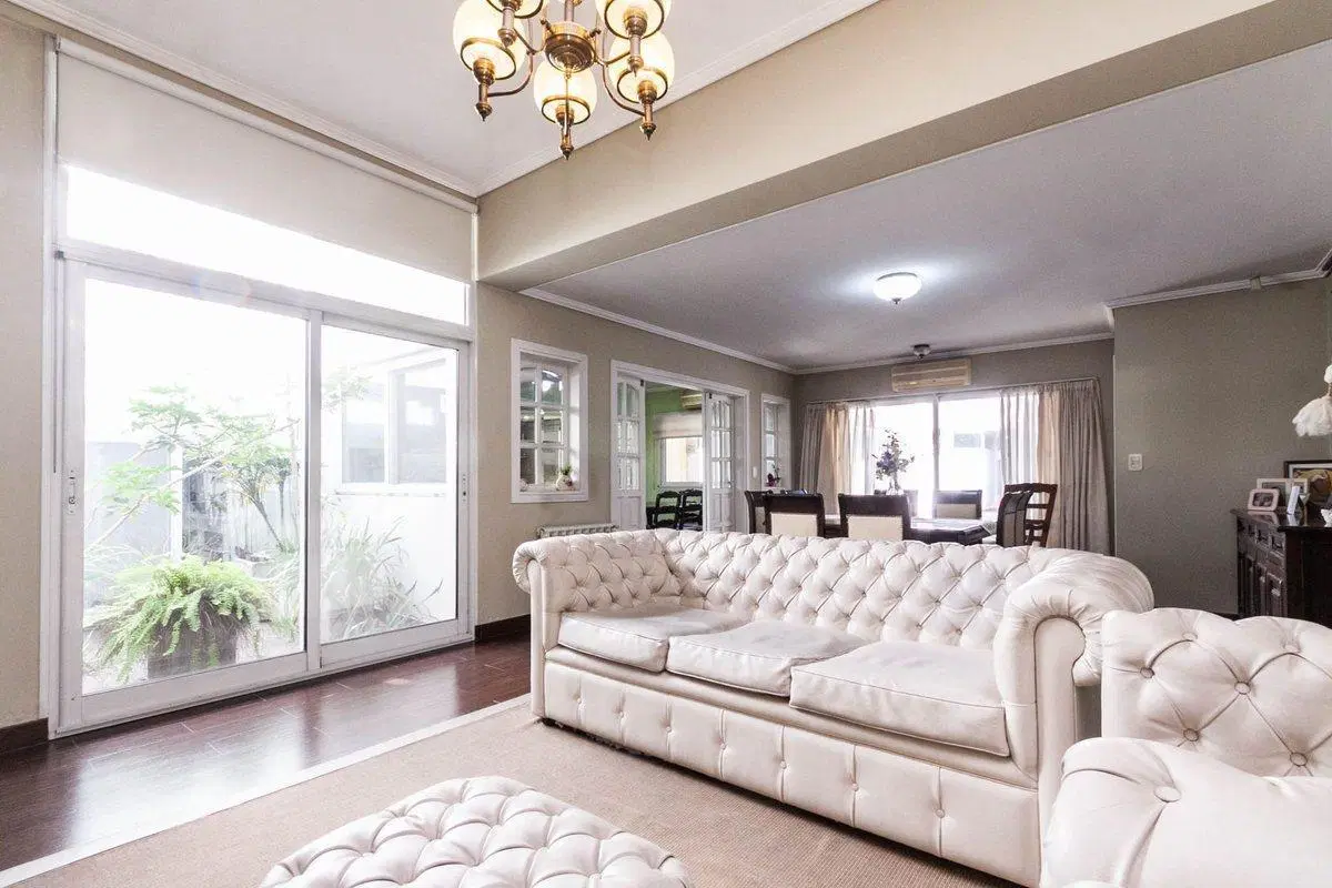 VENTA  CASA CON PISCINA+2 DPTOS+LOCAL LANUS CENTRO 5