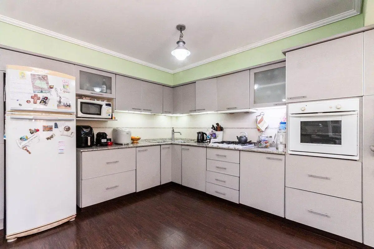 VENTA  CASA CON PISCINA+2 DPTOS+LOCAL LANUS CENTRO 8