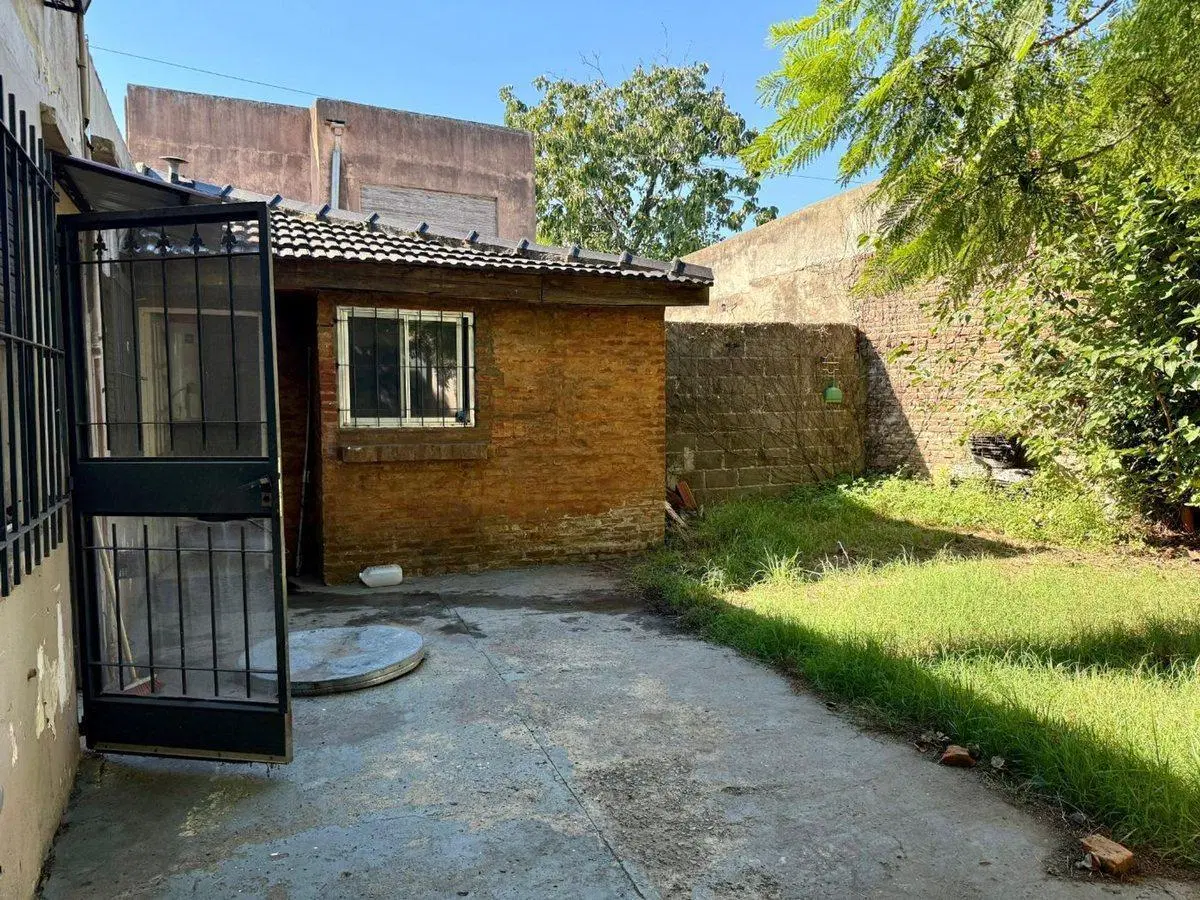 Venta Casa 3 ambs. Cochera. Jardín. Apto crédito 4