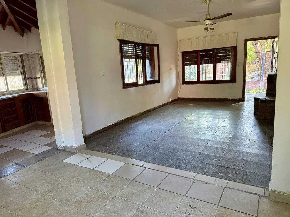 Venta Casa 3 ambs. Cochera. Jardín. Apto crédito 8