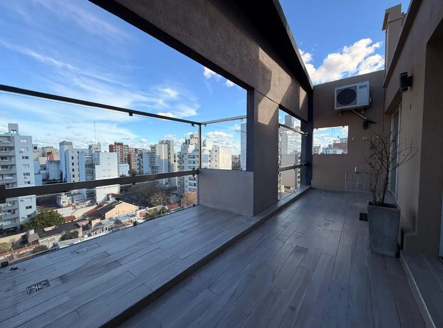 VENTA EXCLUSIVA PISO 4 AMB. CON TERRAZA - LANÚS 2