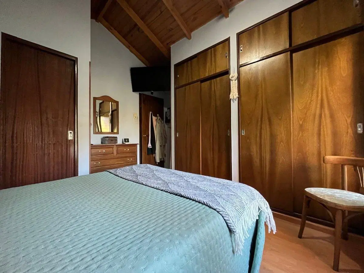 CASA DE 4 AMB EN TEMPERLEY, EXCELENTE APTA CREDITO 5