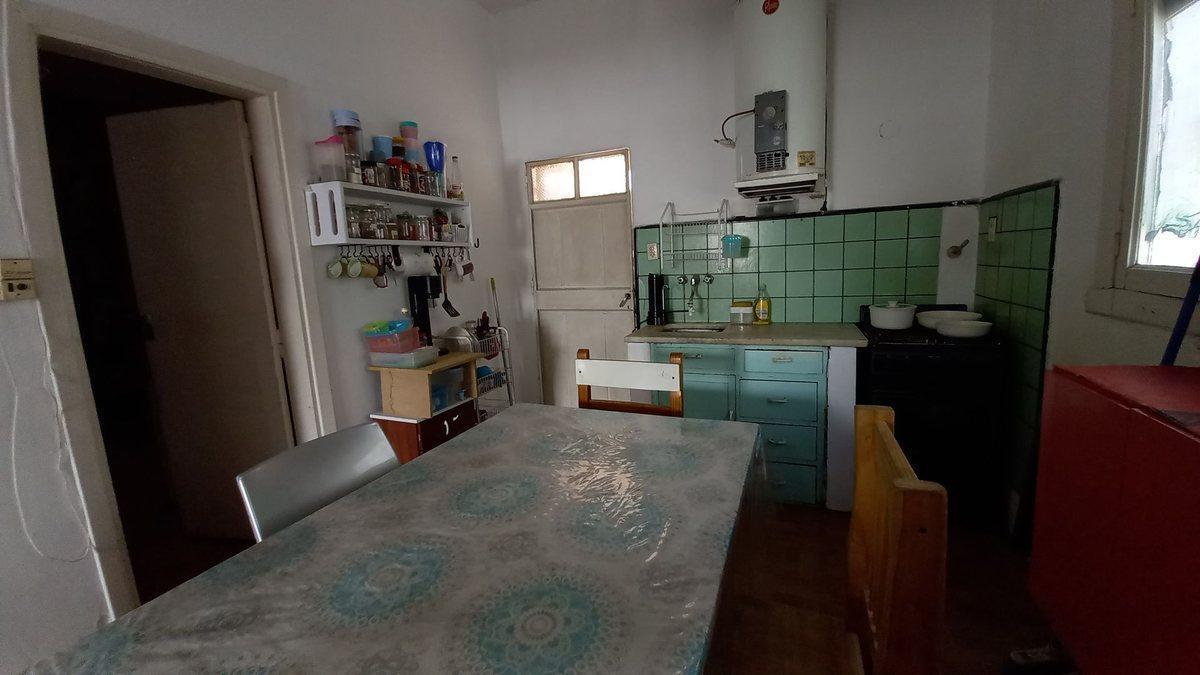 Foto de PH DE 3 AMBIENTES CON PATIO, FONDO LIBRE Y TERRAZA, imagen 2