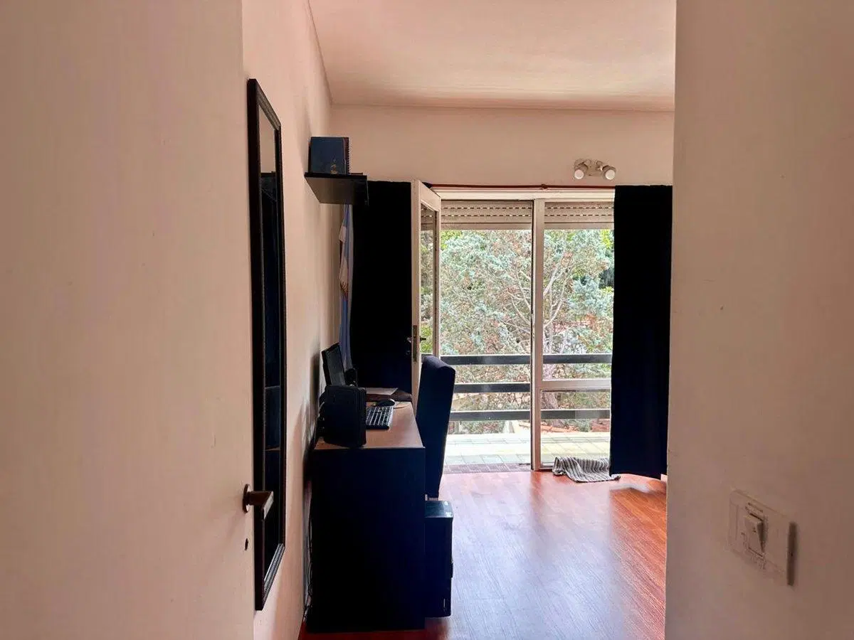 Adrogué Centro: 3 ambs. 72m², 3 balcones, cochera 2