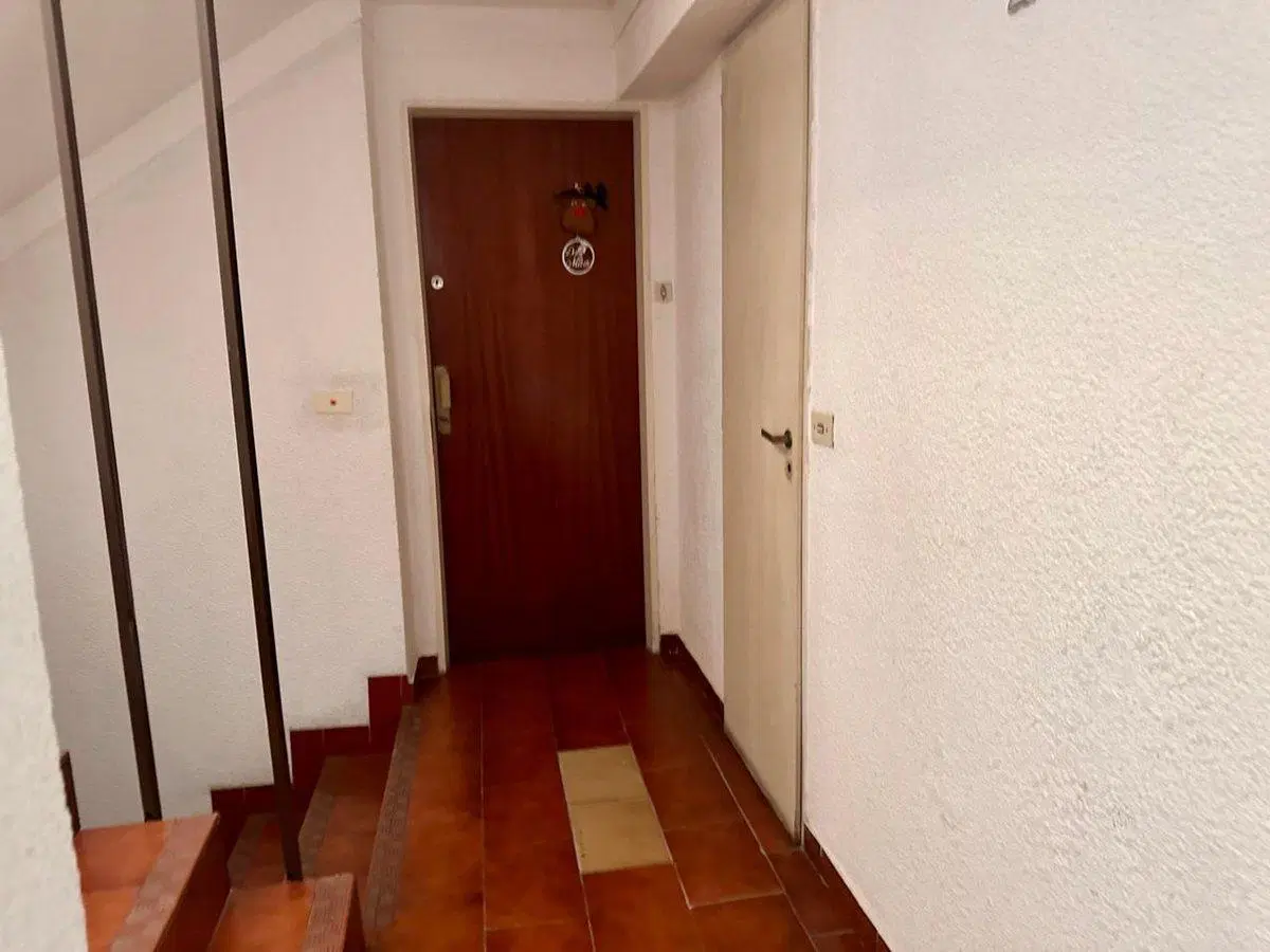 Adrogué Centro: 3 ambs. 72m², 3 balcones, cochera 4