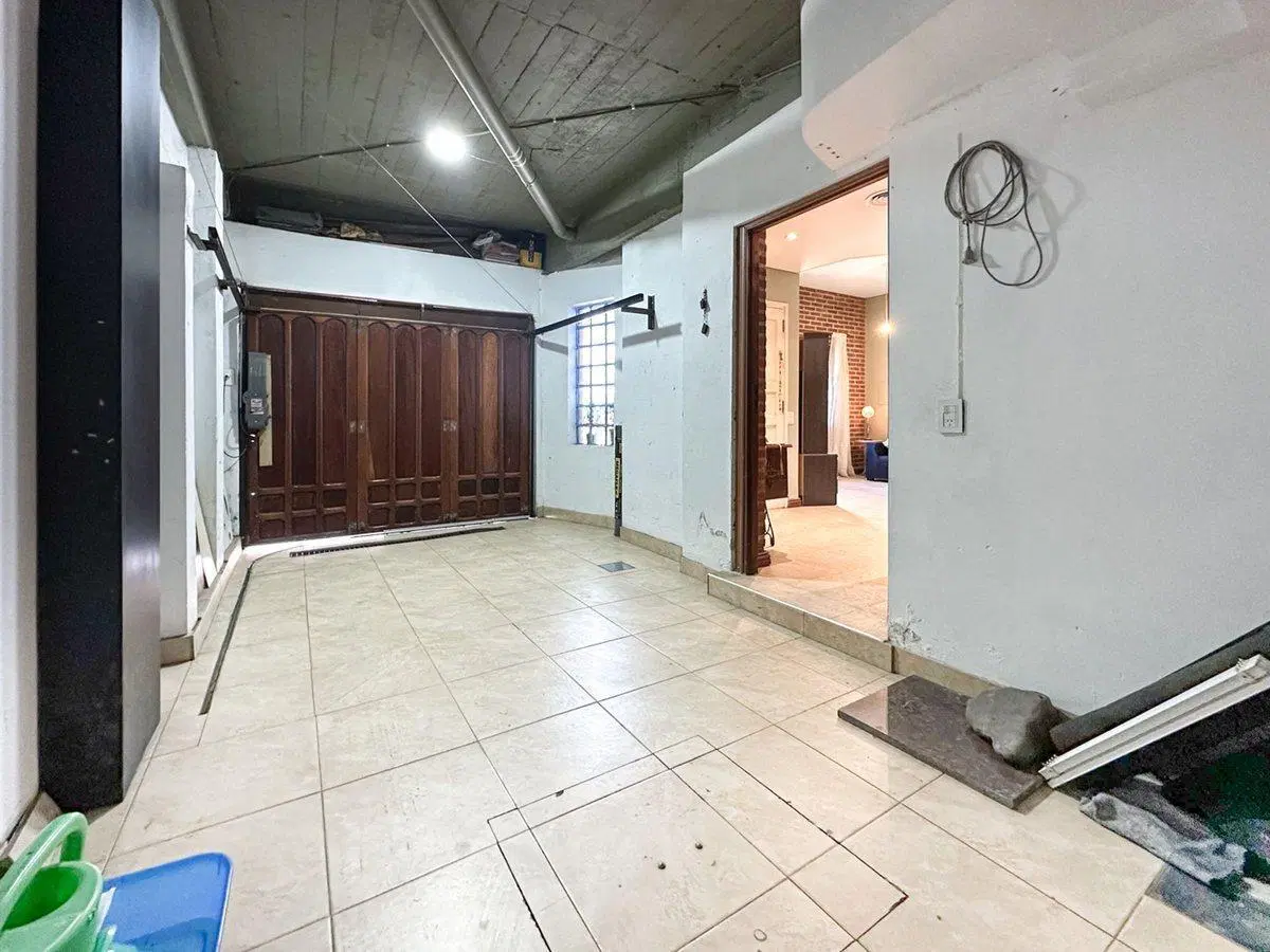 Venta casa 5ambs. con cochera. Quincho y patio. 4