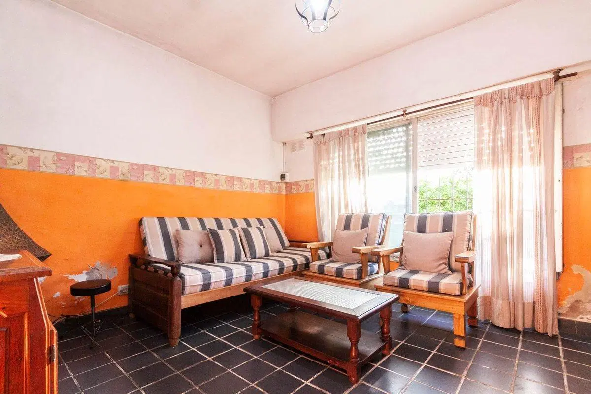 VENTA CASA 4 AMB C/JARDIN,PATIO Y COCHERA-GUILLÓN 8