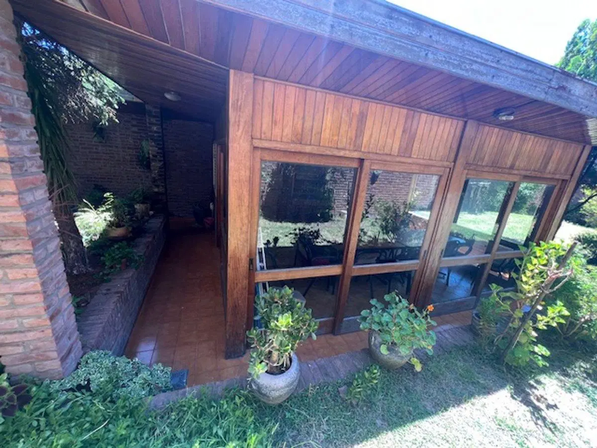 VENTA CHALET DE CATEGORIA 5 AMB. QUINCHO Y FONDO 3