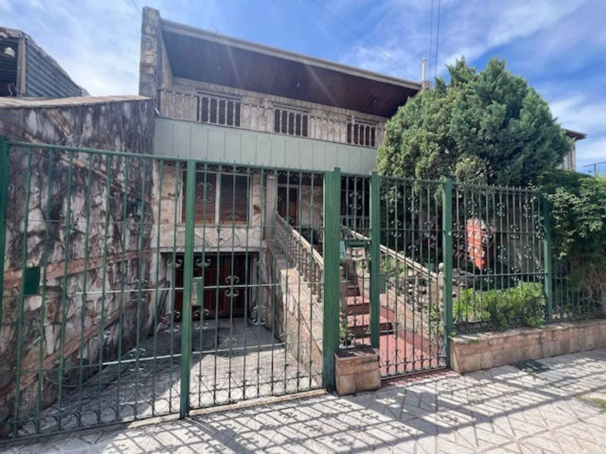 VENTA CHALET DE CATEGORIA 5 AMB. QUINCHO Y FONDO 4