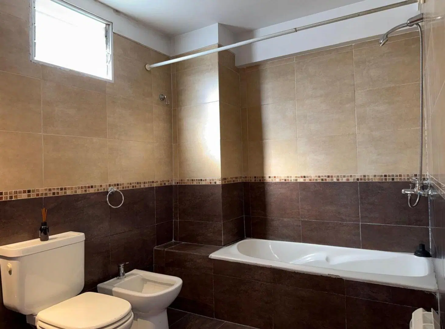 DEPARTAMENTO EN VENTA 3 AMBTES.FRENTE-AVELLANEDA 5