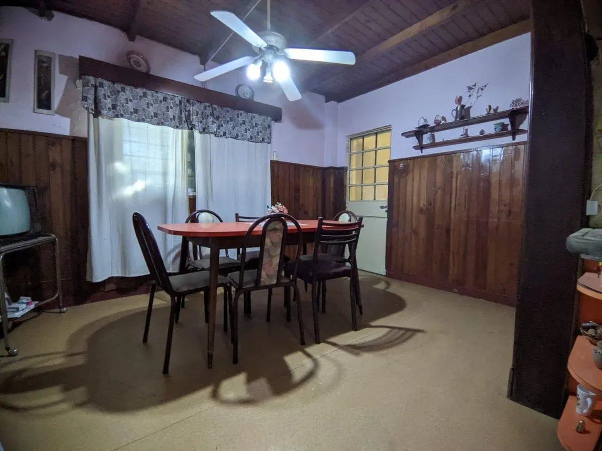 Casa  de 4 Ambientes a la Venta 200 Mts.AV.PAVON 4