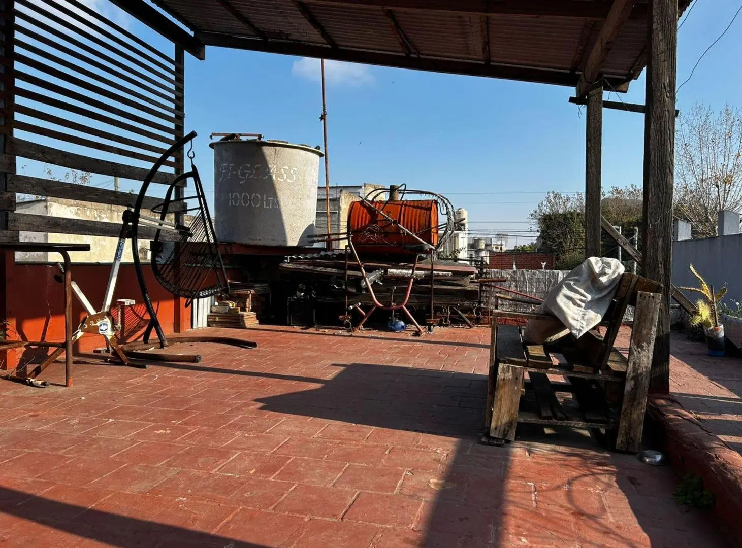 OPORTUNIDAD SARANDÍ CASA AMPLIA SOBRE LOTE PROPIO 4