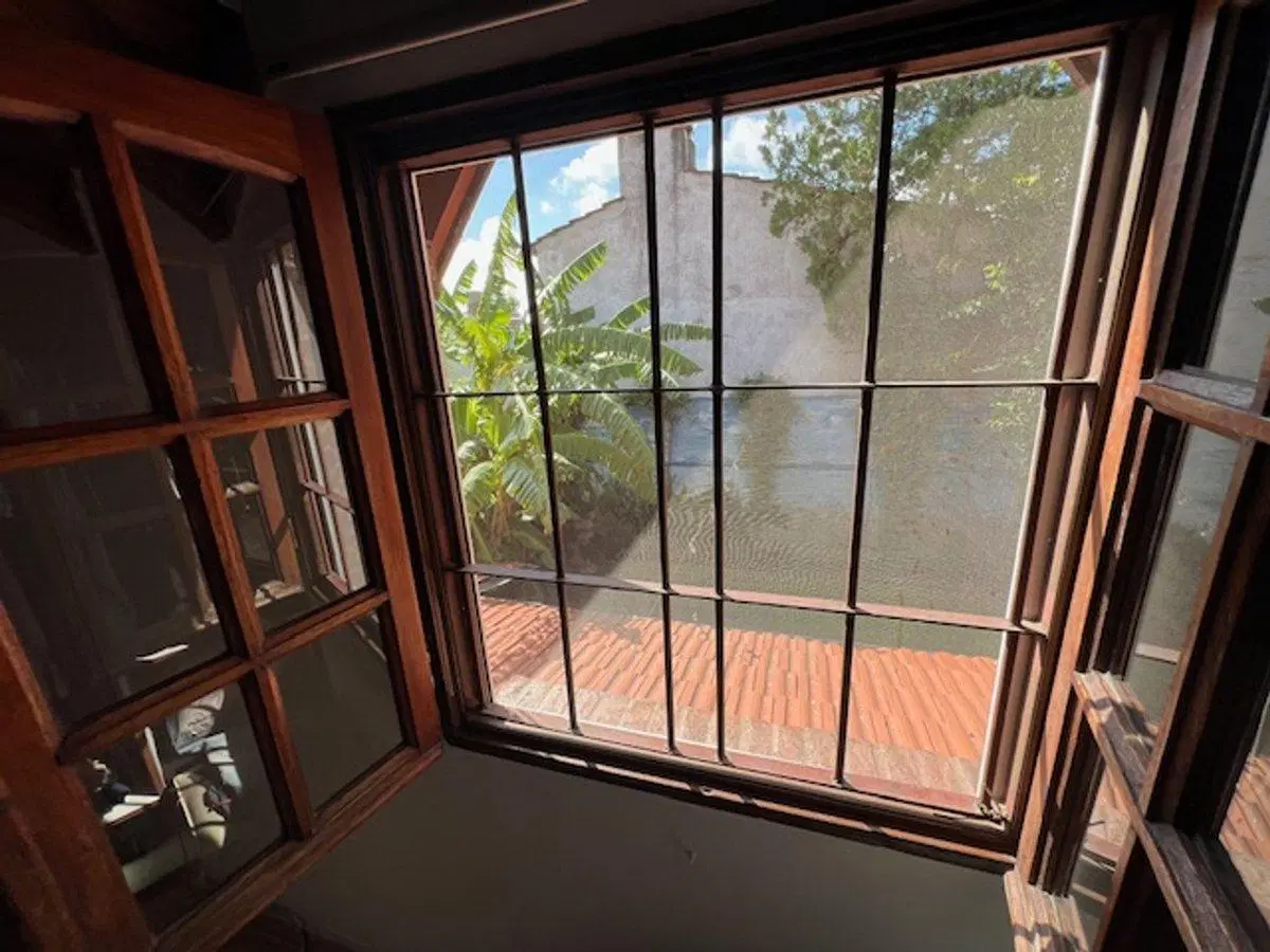 VENTA CASA 4 AMB. DOS COCHERAS, JARDIN, JACUZZI 5