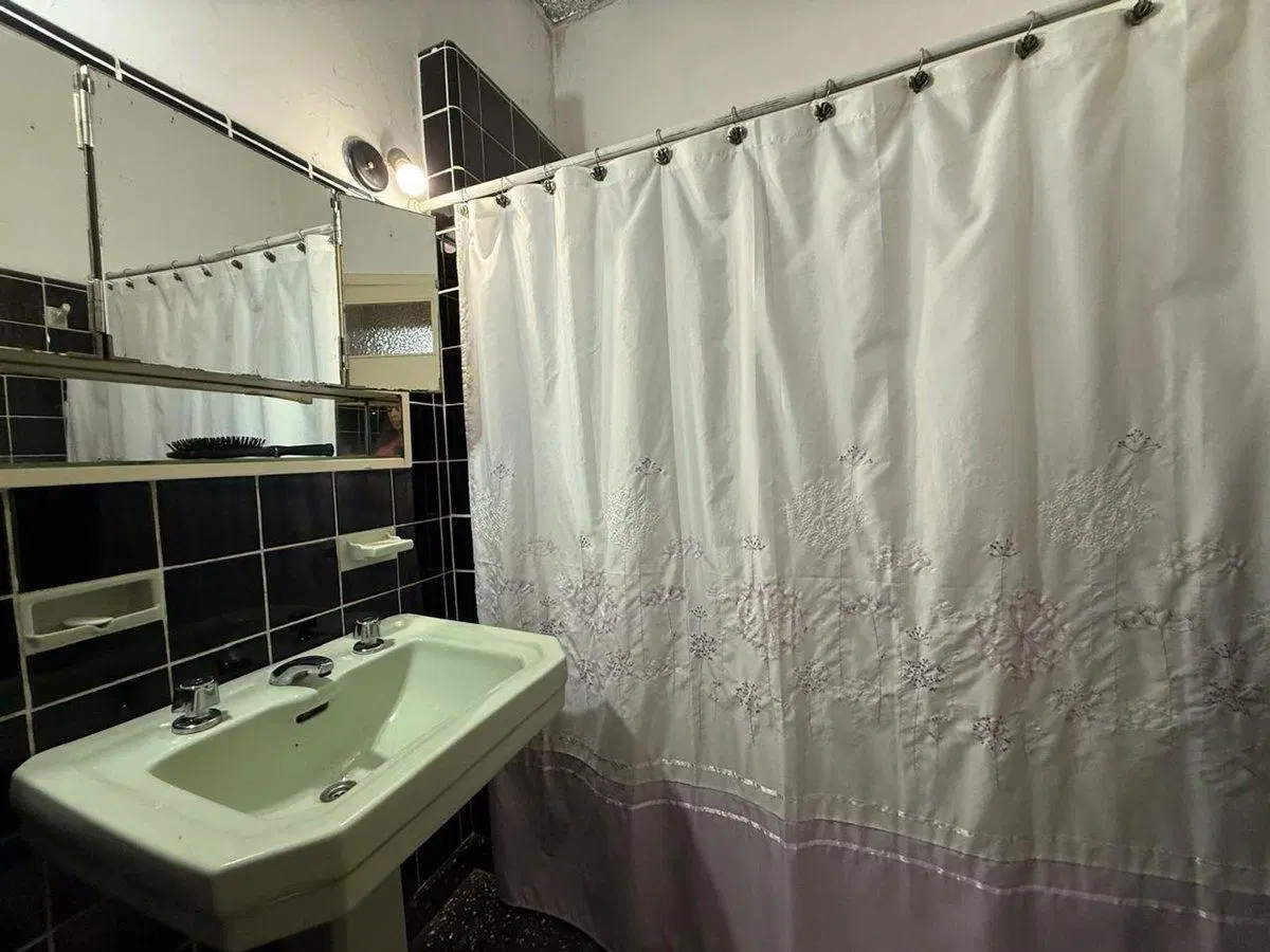 CASA EN VENTA C/AMPLIO FONDO Y QUINCHO-AVELLANEDA 3