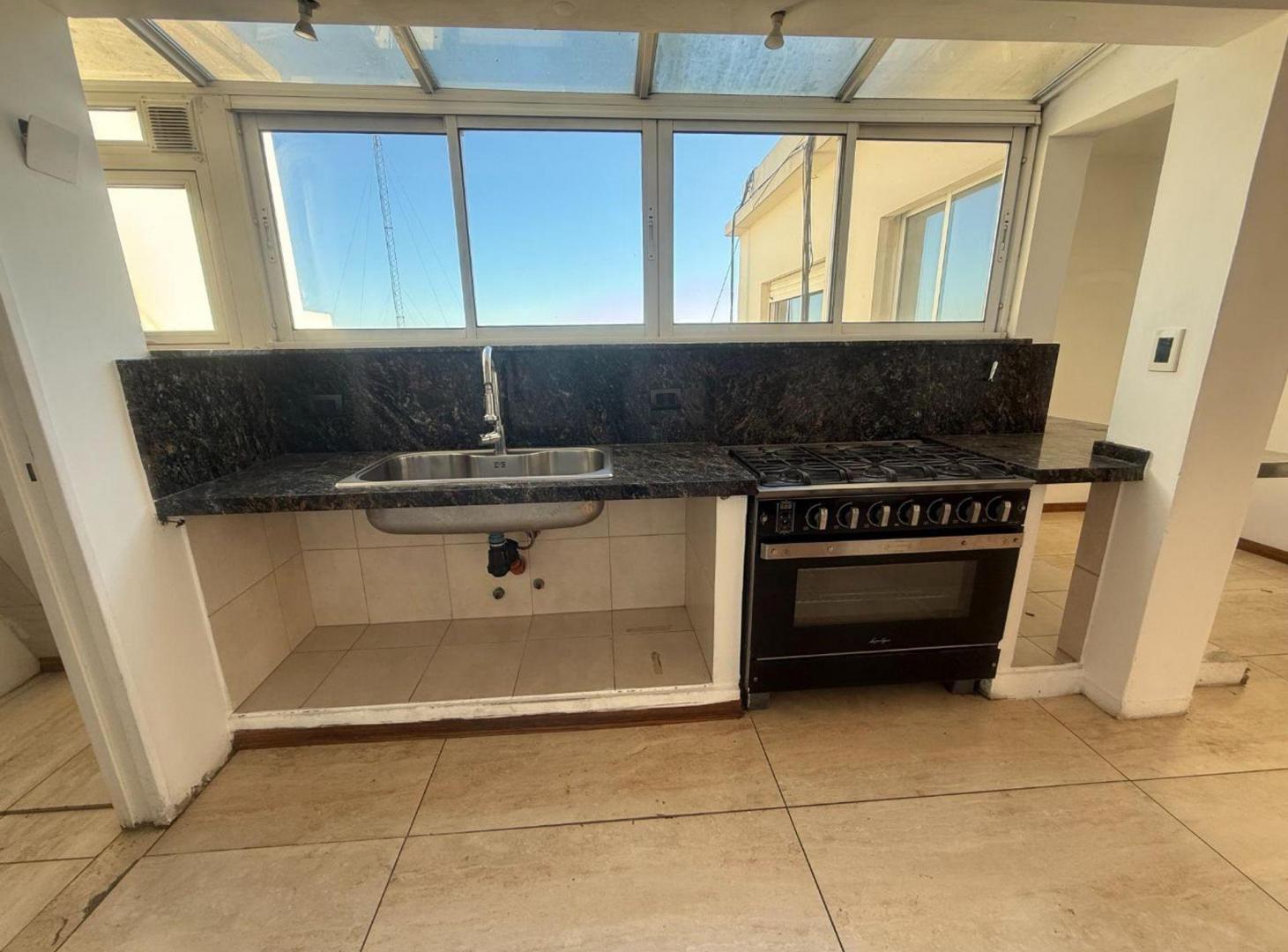 Foto de OPORTUNIDAD VENTA DEPARTAMENTO 4 AMB. FLORES CENTR, imagen 5