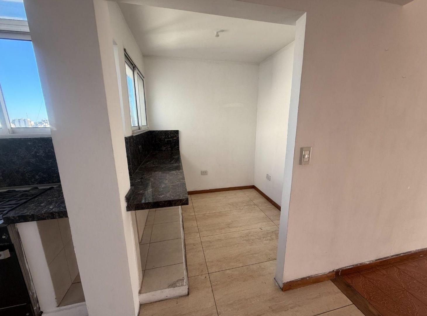 Foto de OPORTUNIDAD VENTA DEPARTAMENTO 4 AMB. FLORES CENTR, imagen 4