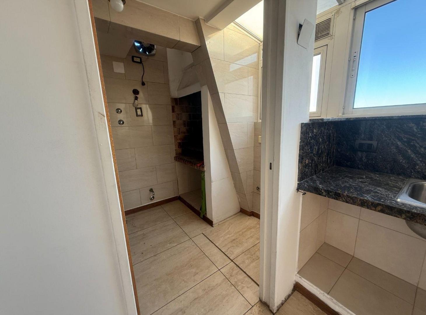 Foto de OPORTUNIDAD VENTA DEPARTAMENTO 4 AMB. FLORES CENTR, imagen 2