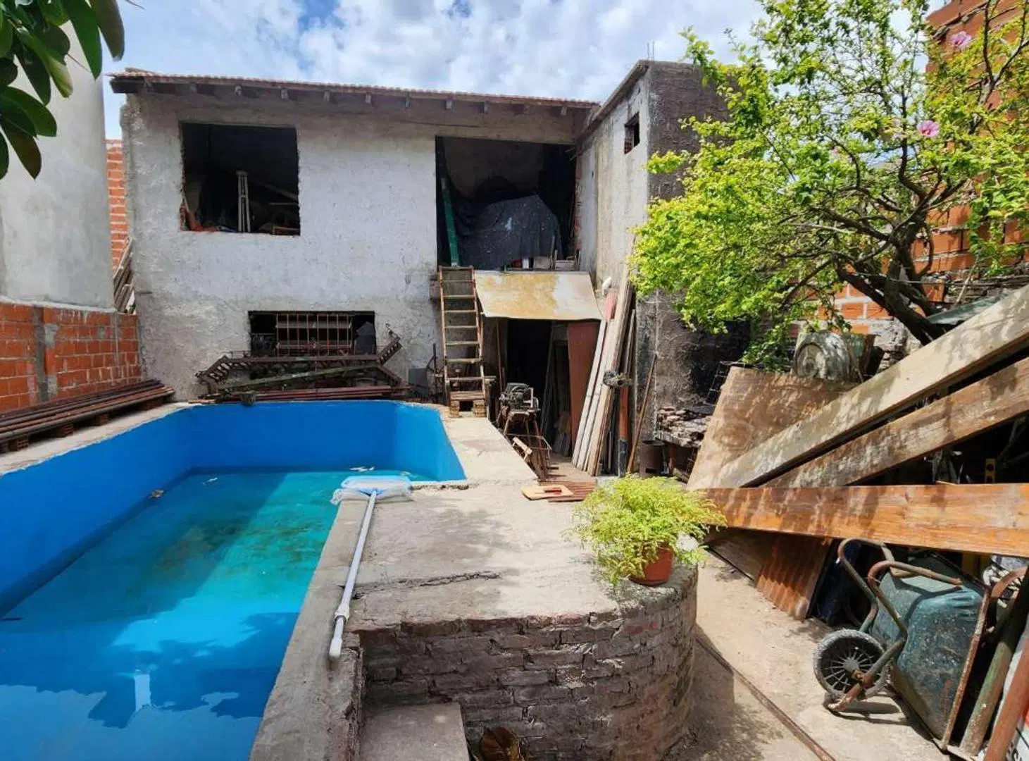 VENTA DE LOTE EN LANUS ESTE CON CASA Y DEPTO 5